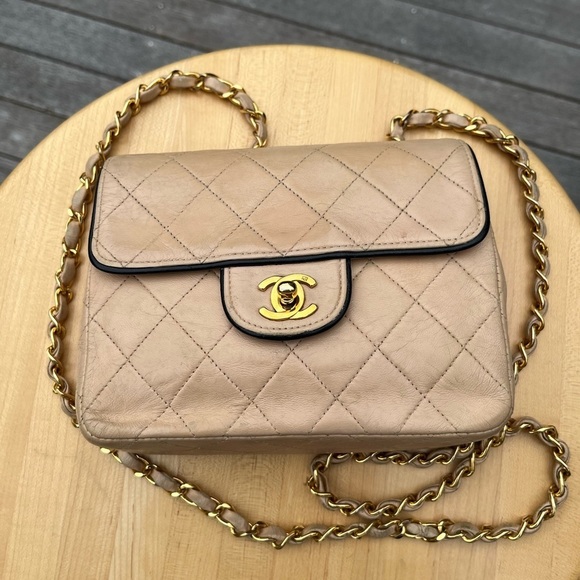 Chanel Classic Quilted Lambskin Leather Bag - Picture 11 of 16